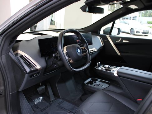 Used 2025 BMW iX xDrive50 w/ Premium Package AWD/4WD image 15