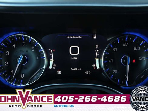 Used 2025 Chrysler Pacifica Limited image 39