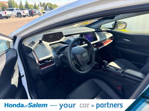 Used 2024 Toyota Prius Prime FWD image 2