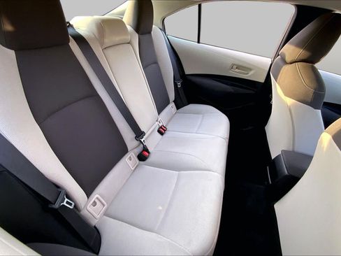 Used 2022 Toyota Corolla LE FWD image 19