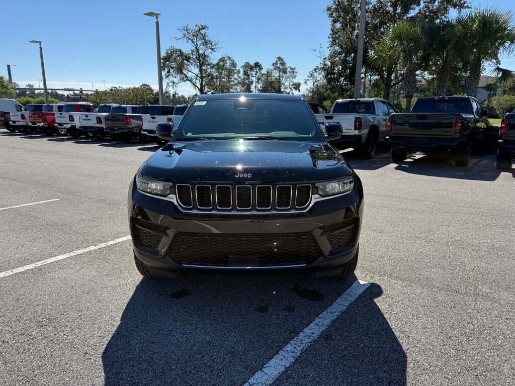 New 2027 Jeep Grand Cherokee Laredo RWD image 8