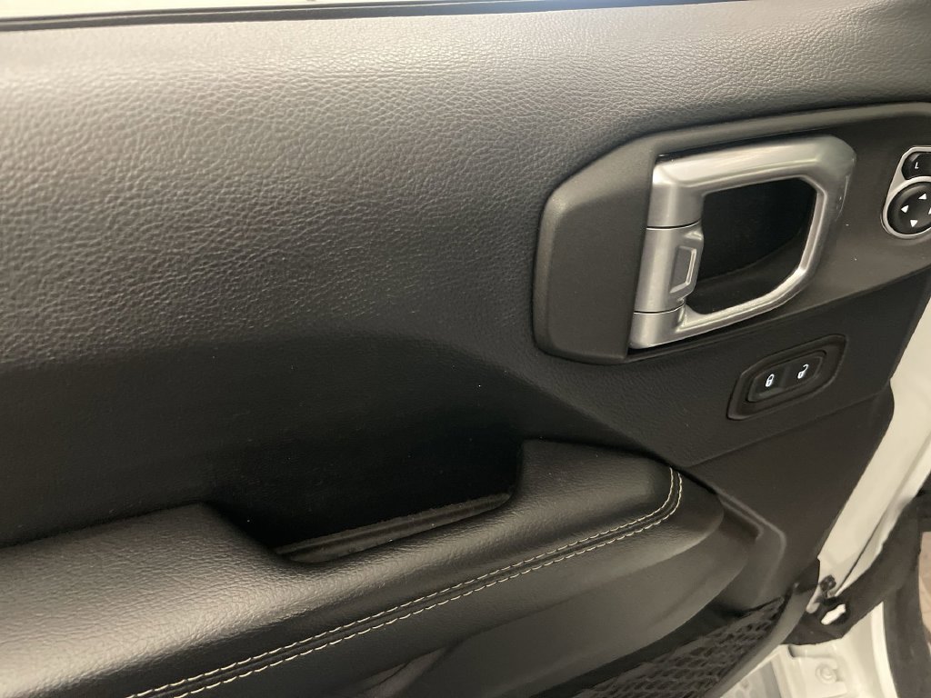Used 2018 Jeep Wrangler Unlimited Sahara AWD/4WD image 17