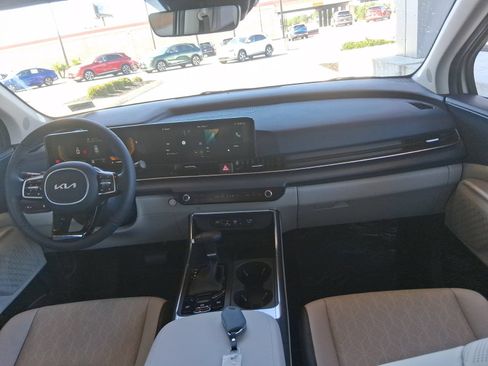 New 2026 Kia Carnival EX FWD image 10
