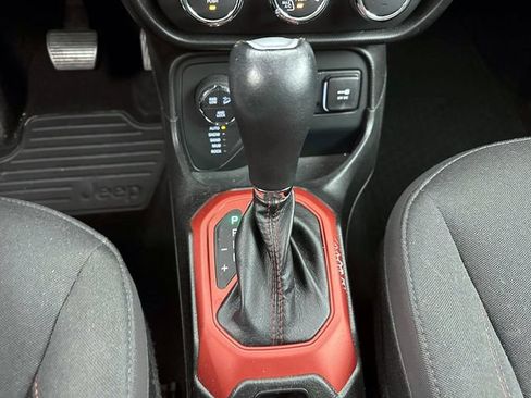 Used 2017 Jeep Renegade Trailhawk AWD/4WD image 24