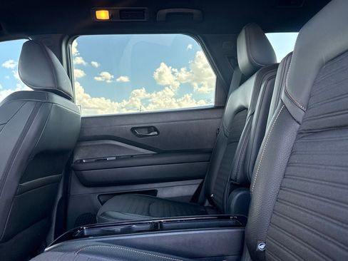 Used 2025 Nissan Pathfinder Rock Creek AWD/4WD image 40