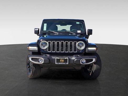 Used 2025 Jeep Wrangler Unlimited Sahara image 2