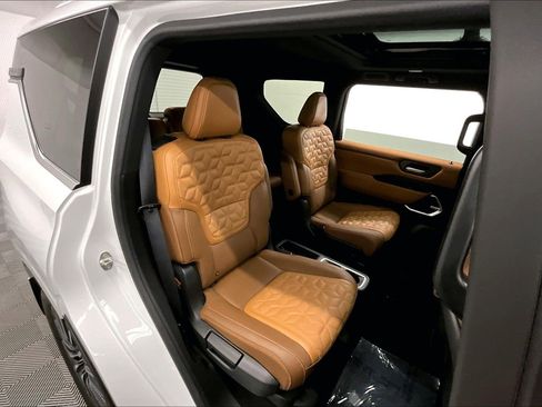 Used 2025 Nissan Armada Platinum Reserve AWD/4WD image 26