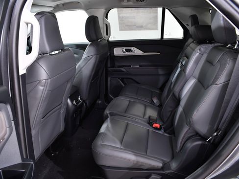 New 2025 Ford Explorer Active w/ Active Comfort Package image 16