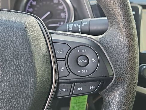 Used 2020 Toyota Camry LE image 20