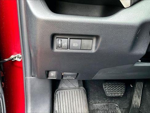 Used 2022 Toyota RAV4 XLE image 30