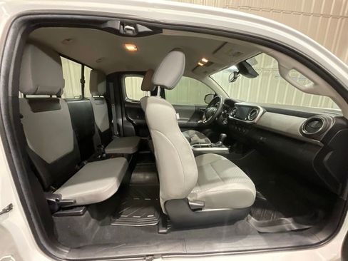 Used 2022 Toyota Tacoma SR5 AWD/4WD image 12