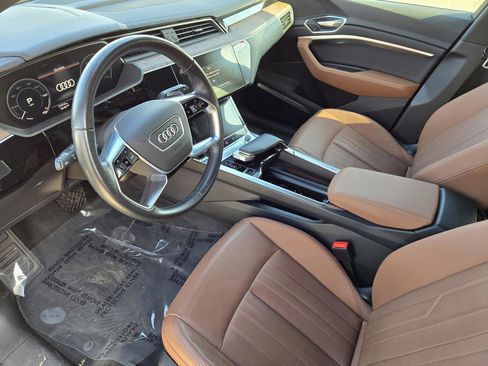 Used 2022 Audi e-tron Premium Plus w/ Premium Plus Package image 13