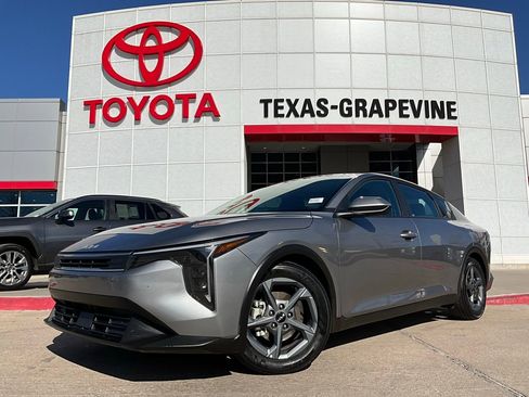 Used 2025 Kia K4 LXS image 2