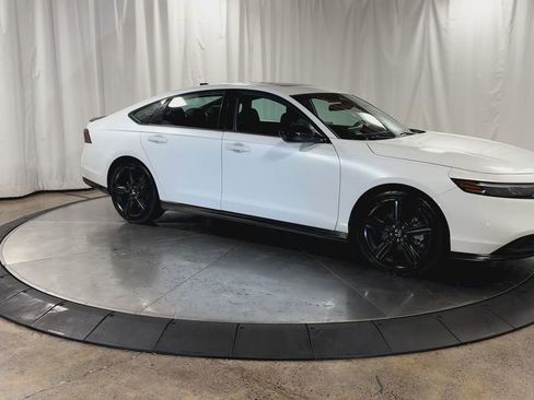 Used 2023 Honda Accord Sport image 3