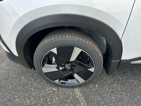 New 2026 Nissan Kicks SR w/ Illumination Package image 37