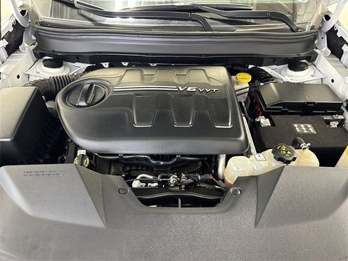 Used 2021 Jeep Cherokee Latitude Lux w/ Sun & Sound Group image 29