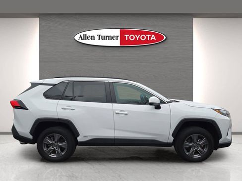 Used 2024 Toyota RAV4 LE image 6