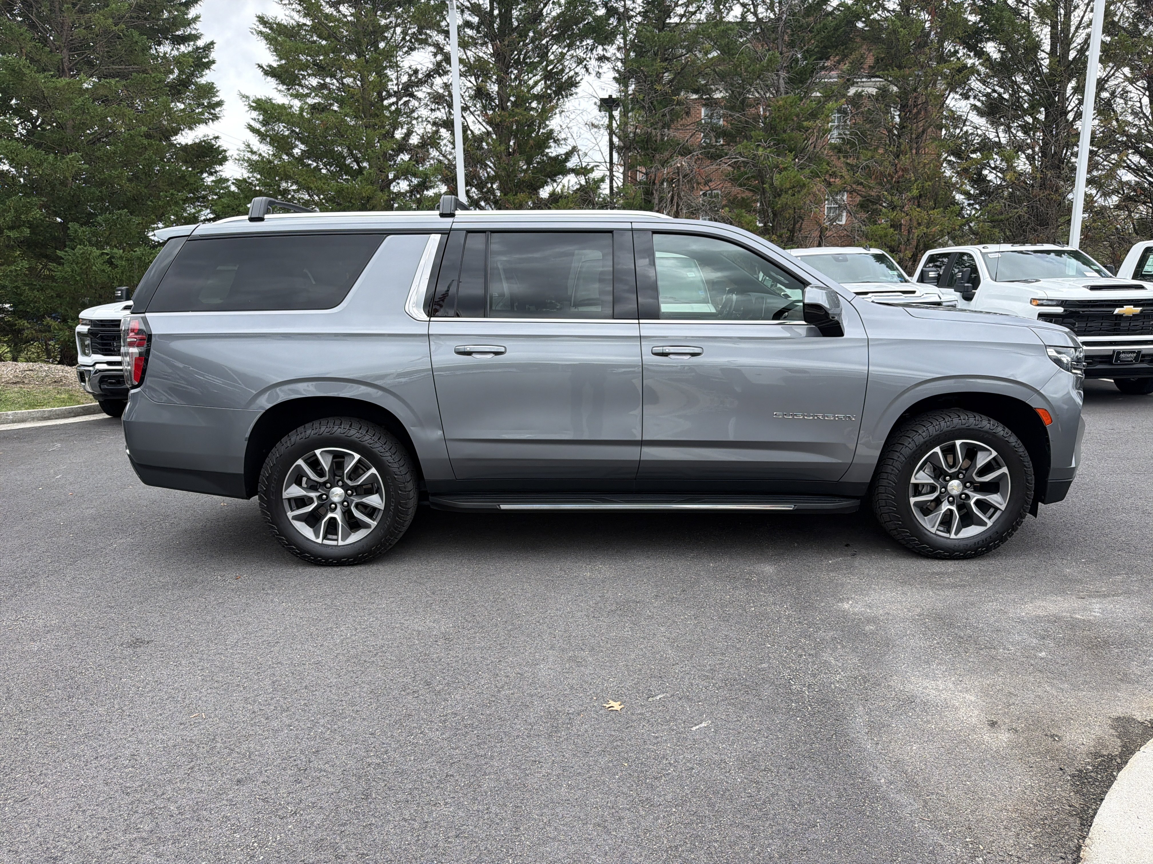 Used 2021 Chevrolet Suburban LT AWD/4WD image 11