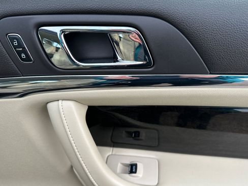 Used 2014 Lincoln MKS w/ Equipment Group 101A image 20