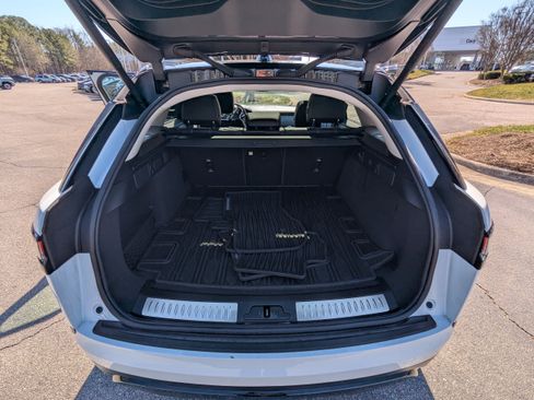 Used 2022 Land Rover Range Rover Velar S image 16