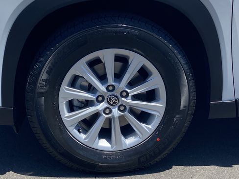 Certified 2025 Toyota Grand Highlander AWD image 8