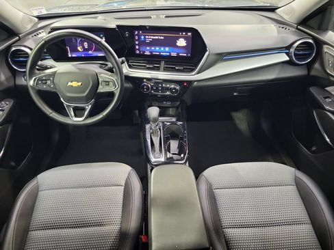 Certified 2025 Chevrolet Trax LT w/ LT Convenience Package FWD image 13