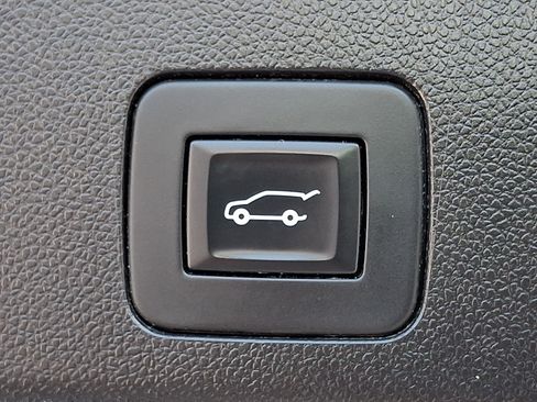 Used 2021 Buick Encore GX Essence w/ Advanced Technology Package AWD/4WD image 32