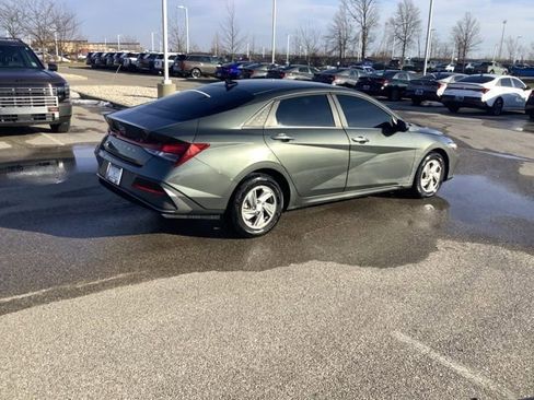 Certified 2025 Hyundai Elantra SE w/ Cargo Package image 5