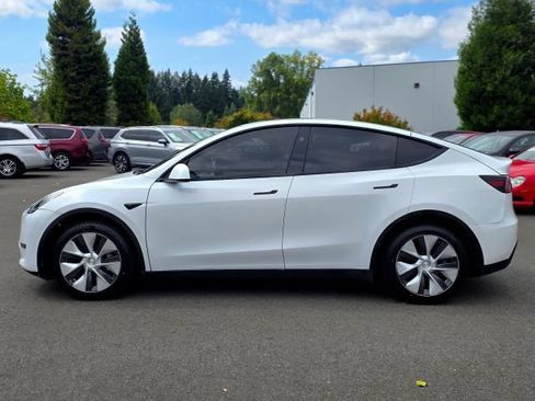 Used 2023 Tesla Model Y Long Range AWD/4WD image 5