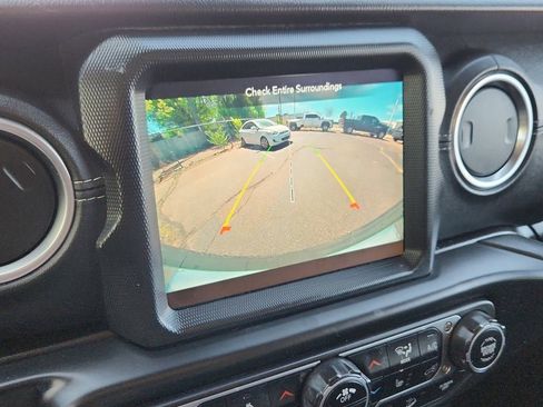 Used 2020 Jeep Wrangler Unlimited Sahara AWD/4WD image 26