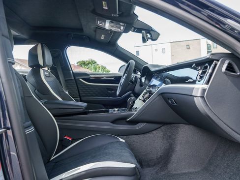 Used 2025 Bentley Flying Spur Plug-In Hybrid image 24