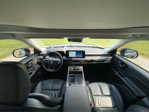 Used 2025 Lincoln Aviator Reserve w/ Illumination Package AWD/4WD image 16