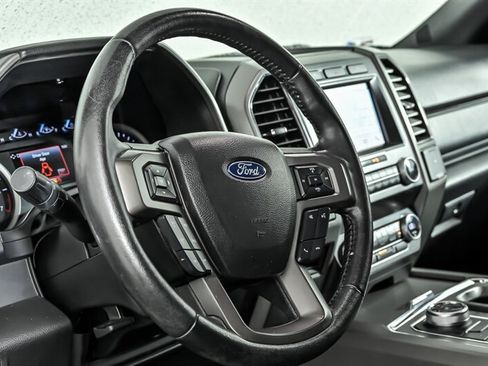 Used 2019 Ford Expedition XLT w/ Equipment Group 201A AWD/4WD image 17