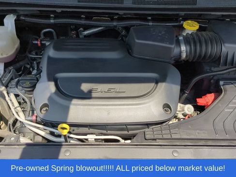 Used 2023 Chrysler Pacifica Touring-L FWD image 44