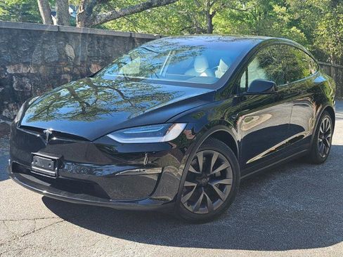 Used 2023 Tesla Model X image 2