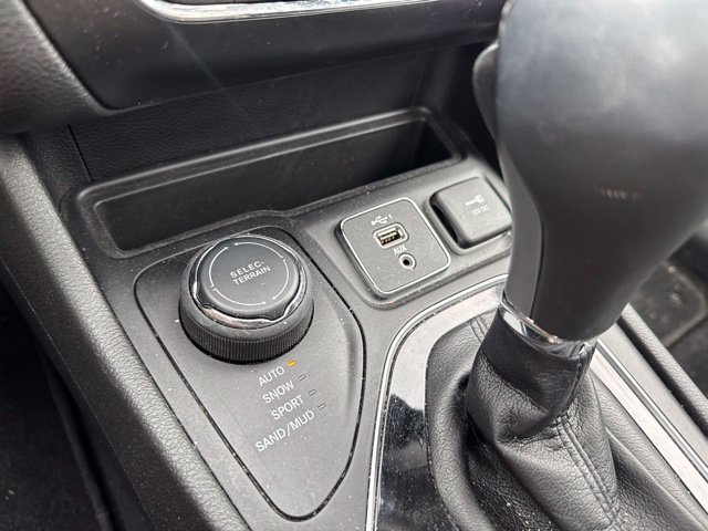 Used 2021 Jeep Cherokee Limited AWD/4WD image 20