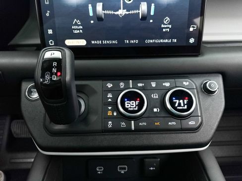 Used 2023 Land Rover Defender 130 X-Dynamic SE AWD/4WD image 26