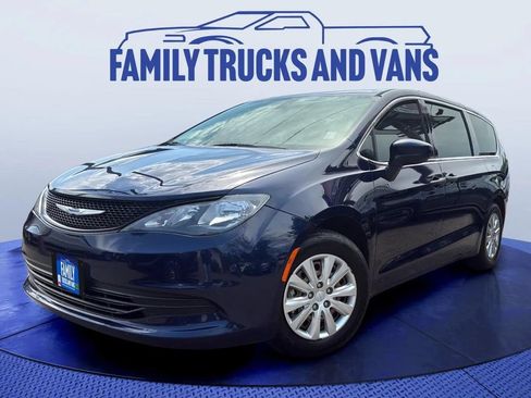 Used 2020 Chrysler Voyager L FWD image 1