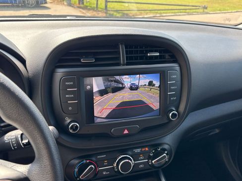 Used 2025 Kia Soul LX w/ LX Technology Package FWD image 22