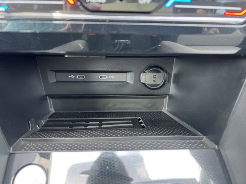 New 2025 Volkswagen Taos SE image 23