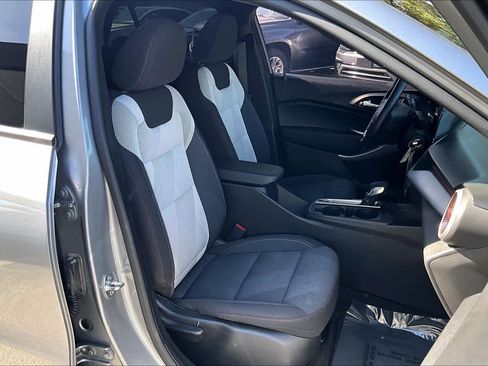 Used 2024 Chevrolet Trax RS w/ Driver Confidence Package image 7