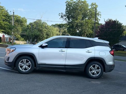 Used 2020 GMC Terrain SLE w/ LPO, Floor Liner Package FWD image 3