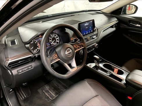 Used 2024 Nissan Altima 2.5 SV image 8