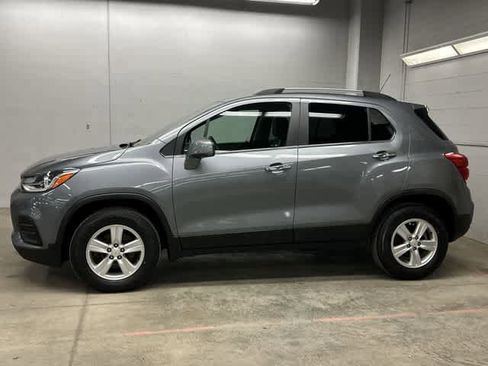 Used 2019 Chevrolet Trax LT w/ LT Convenience Package AWD/4WD image 2