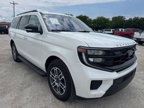 Used 2025 Ford Expedition Active AWD/4WD image 8