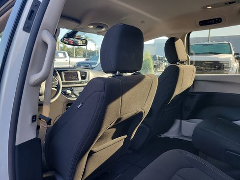 Used 2023 Chrysler Voyager LX FWD image 12