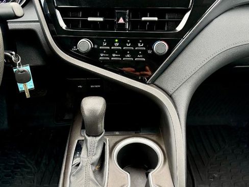 Used 2021 Toyota Camry LE image 24