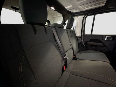 Used 2025 Jeep Wrangler Unlimited Sahara AWD/4WD image 25
