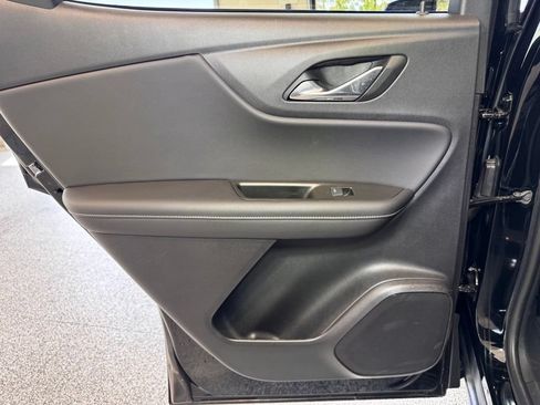 Used 2025 Chevrolet Blazer LT w/ Sound & Technology Package FWD image 39