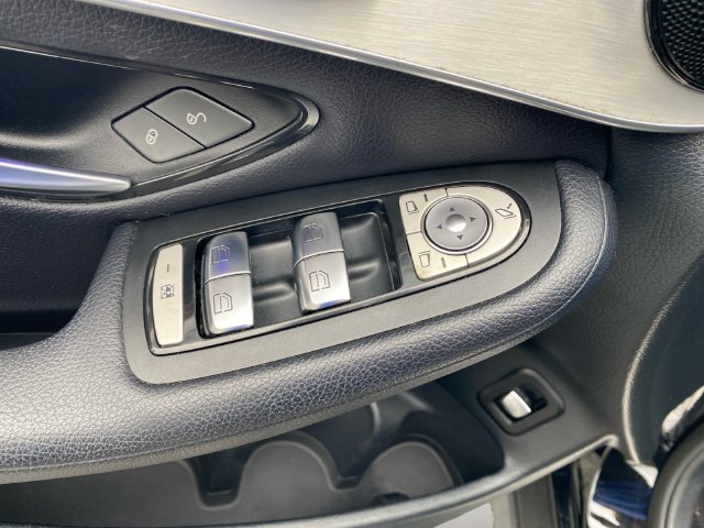 Used 2020 Mercedes-Benz GLC 300 image 17